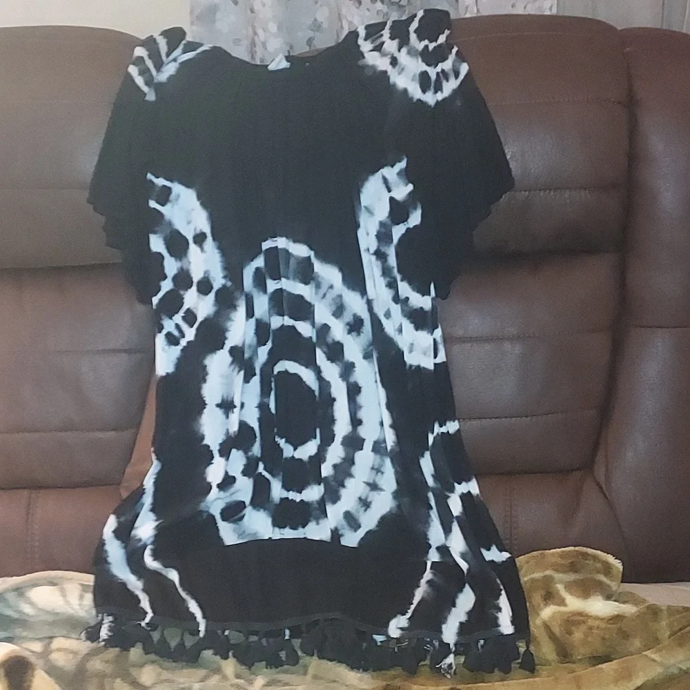 Dress - Picture 1 of 3